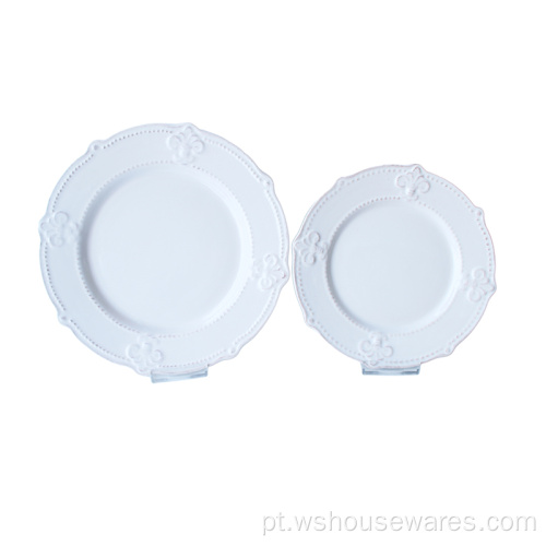 Utensílios de mesa em relevo para festa